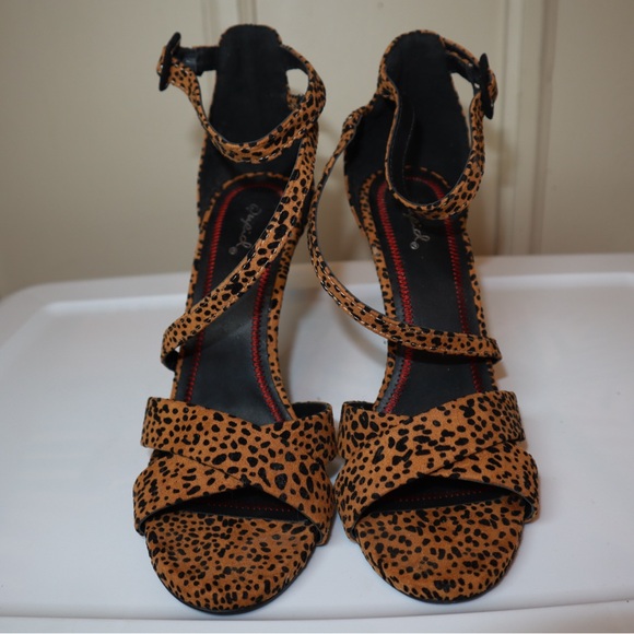 That's A Wrap Buckle Stiletto Heels SIZE 8.5 - Picture 2 of 5